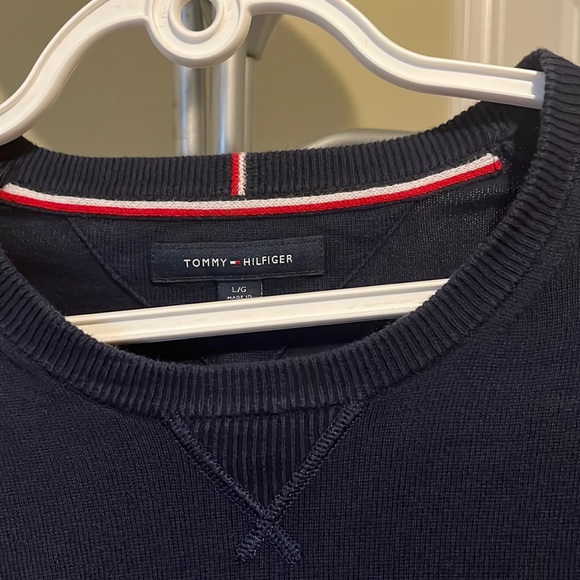 Slightly used long sleeve sweater - Picture 1 of 3